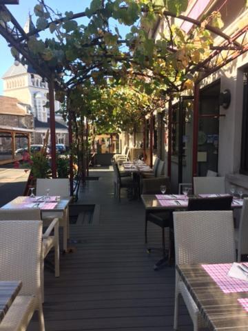 Hotel Restaurant Cousseau Parentis-en-Born Exterior foto